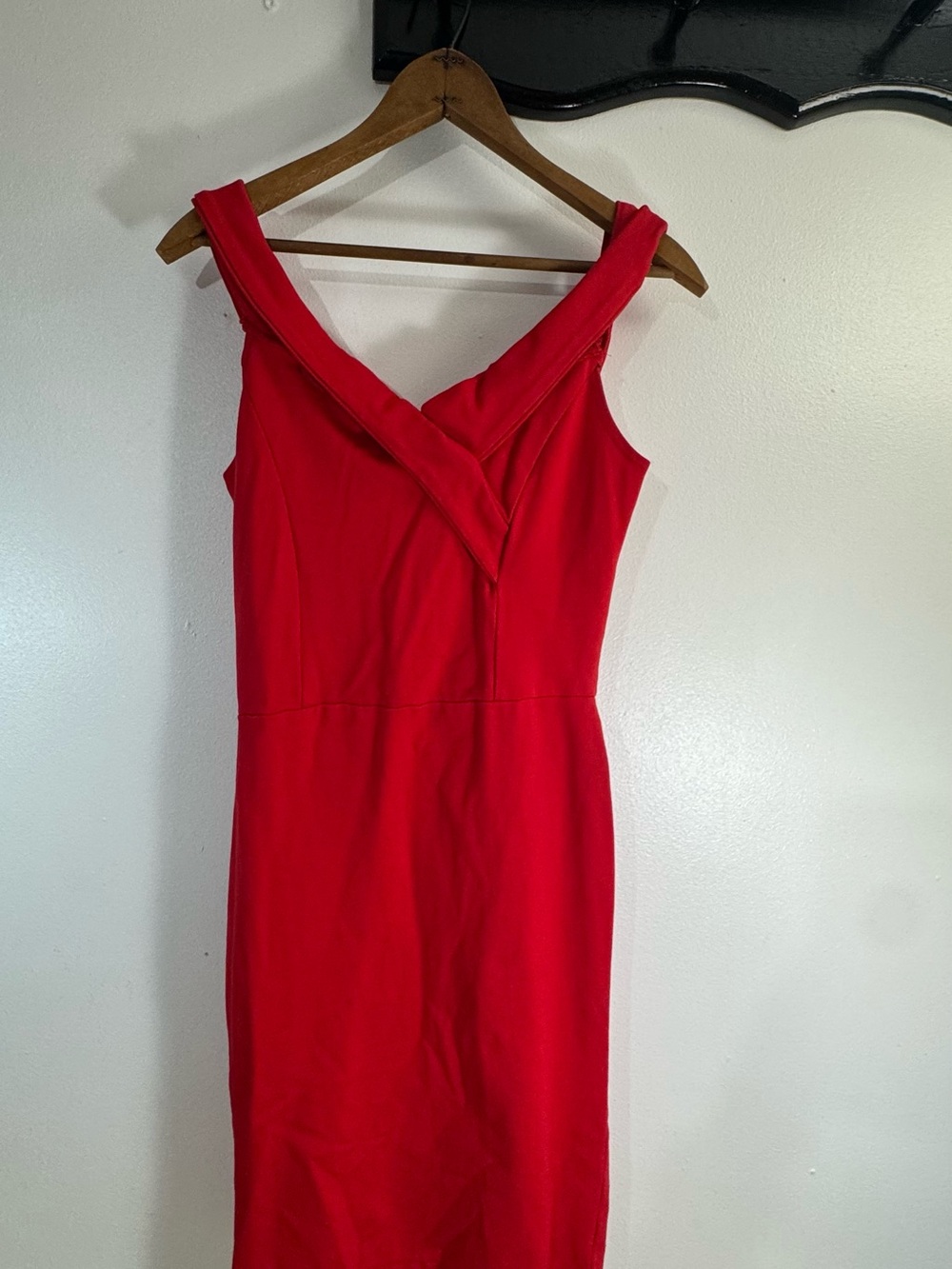 Elegant Red Midi Sheath Dress size 28 (small)